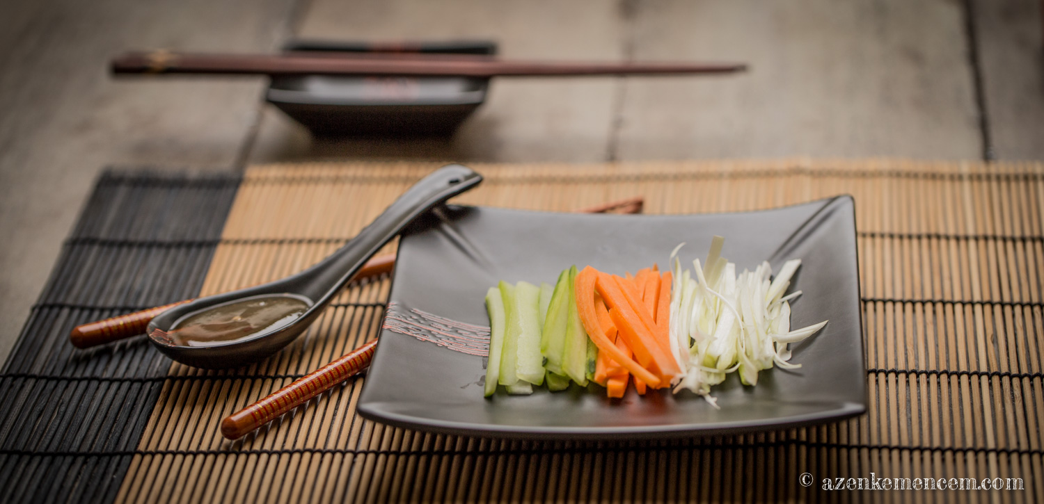 Pekingi kacsa - zöldségek és szilvaszósz